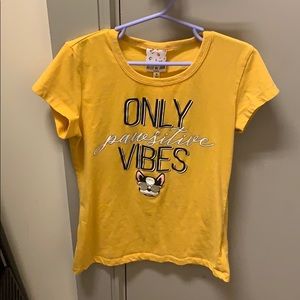 I am selling a short sleeve shirt.